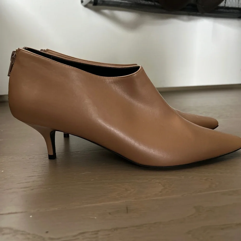 Stella McCartney Tan Pointed Low Kitten Heel Ankle Booties Size: 39 (8.5) - Picture 2 of 10